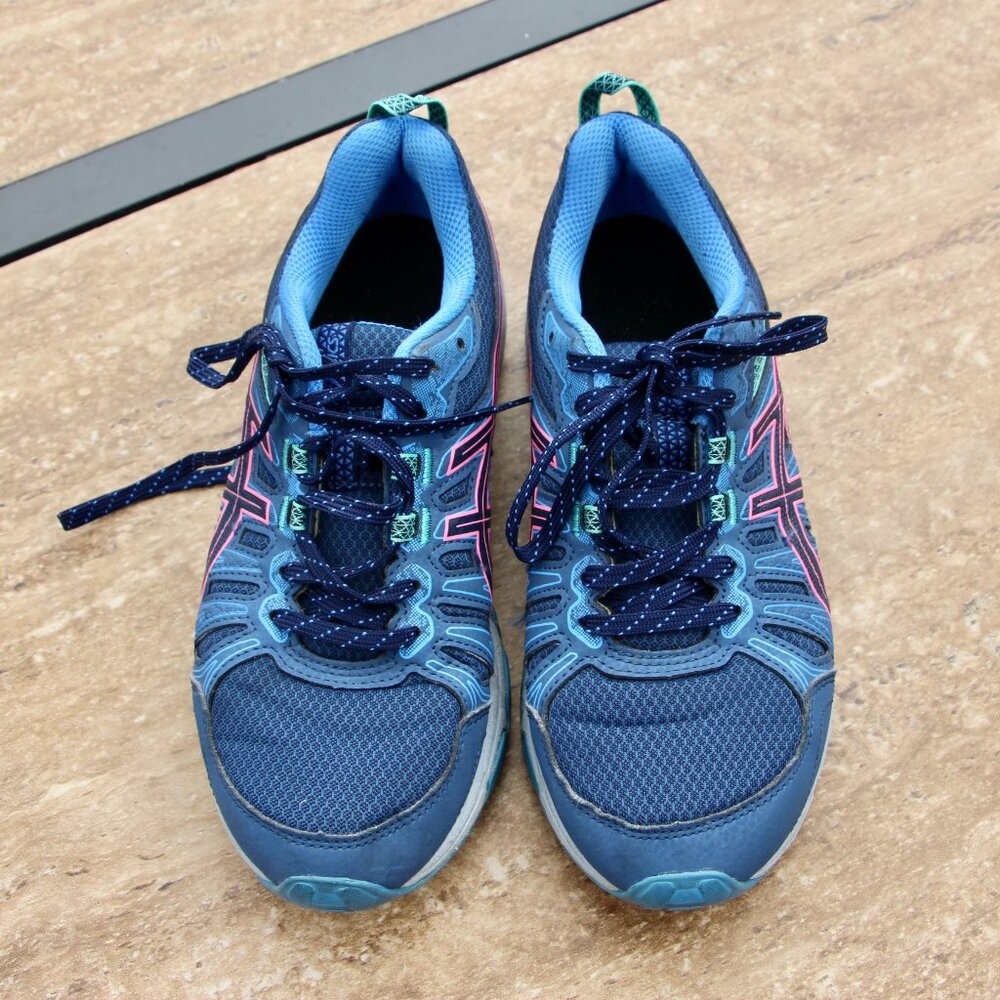Ladies Asics Tennis Shoes size 7.5